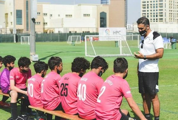 Formations pour devenir entraîneur de football : Guide complet